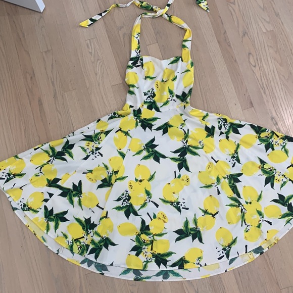 Hearts & Roses halter swing dress, lemon print, size 4 - Picture 3 of 9